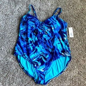 2XL One piece swimsuit. With adjustable straps and removal cups.